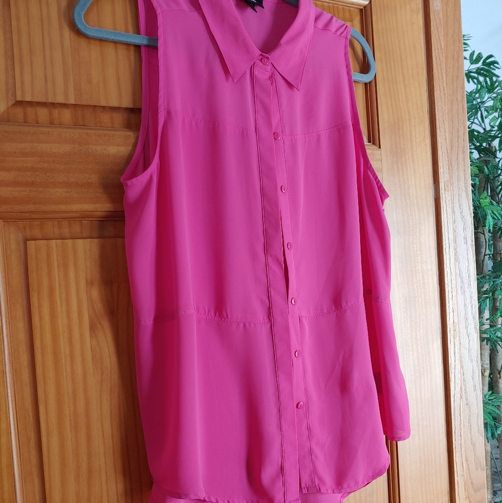 Sleeveless blouse